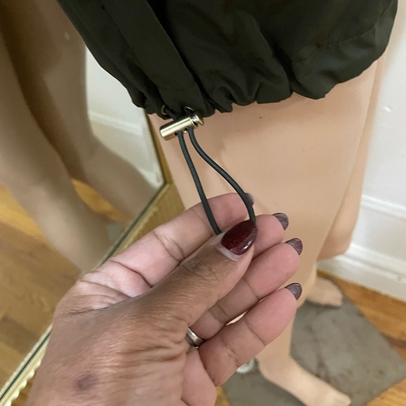 Old Navy women’s Dark Green Windbreaker Jacket - Picture 4 of 11